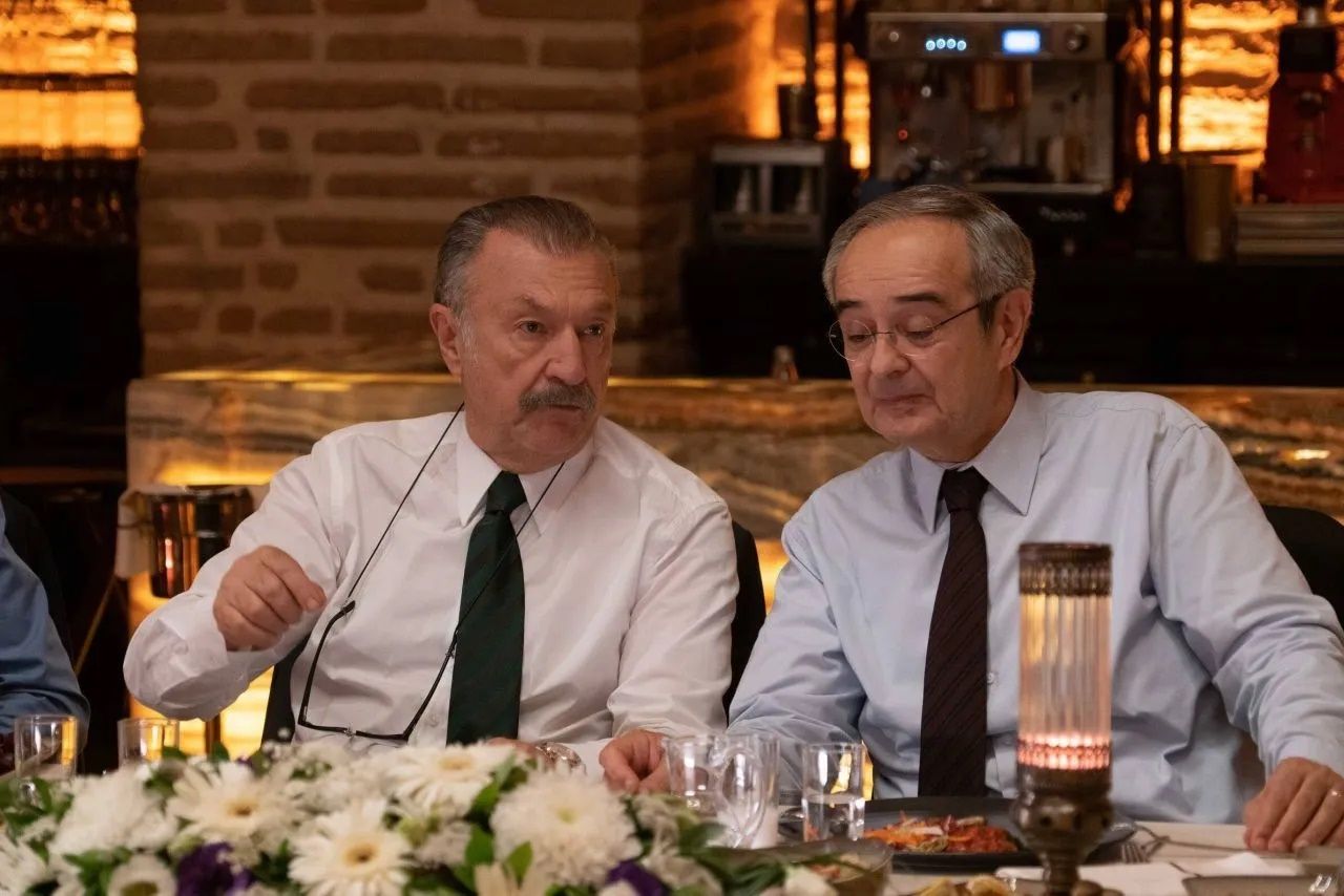 Camdaki Kız Dizisinde Her Şey Sil Baştan! Hayri Karakteri İçin Birbirlerine Girdiler! İşte açıklama! 22