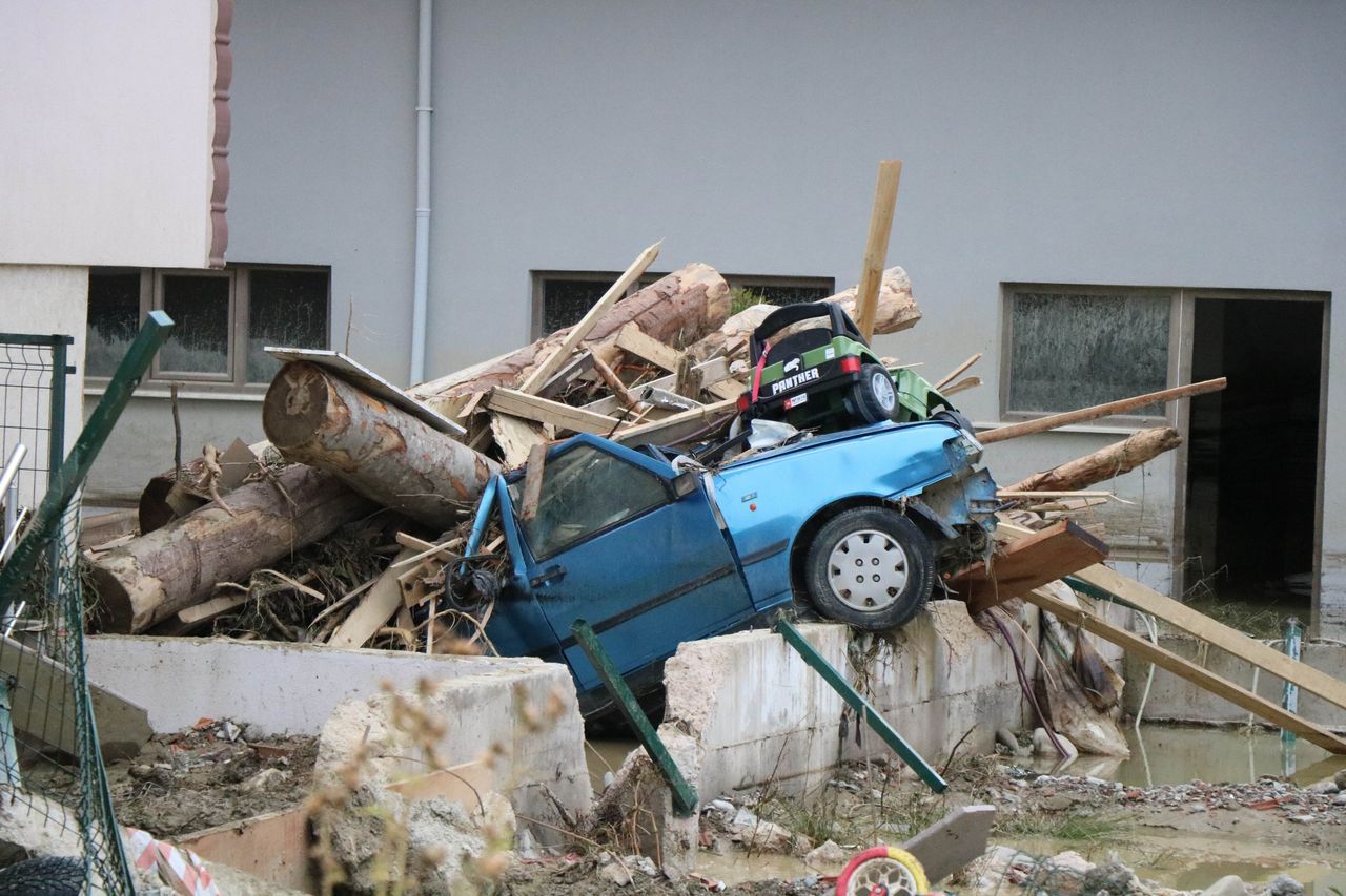 Sel suları çekildi, felaketin boyutu ortaya çıktı 7