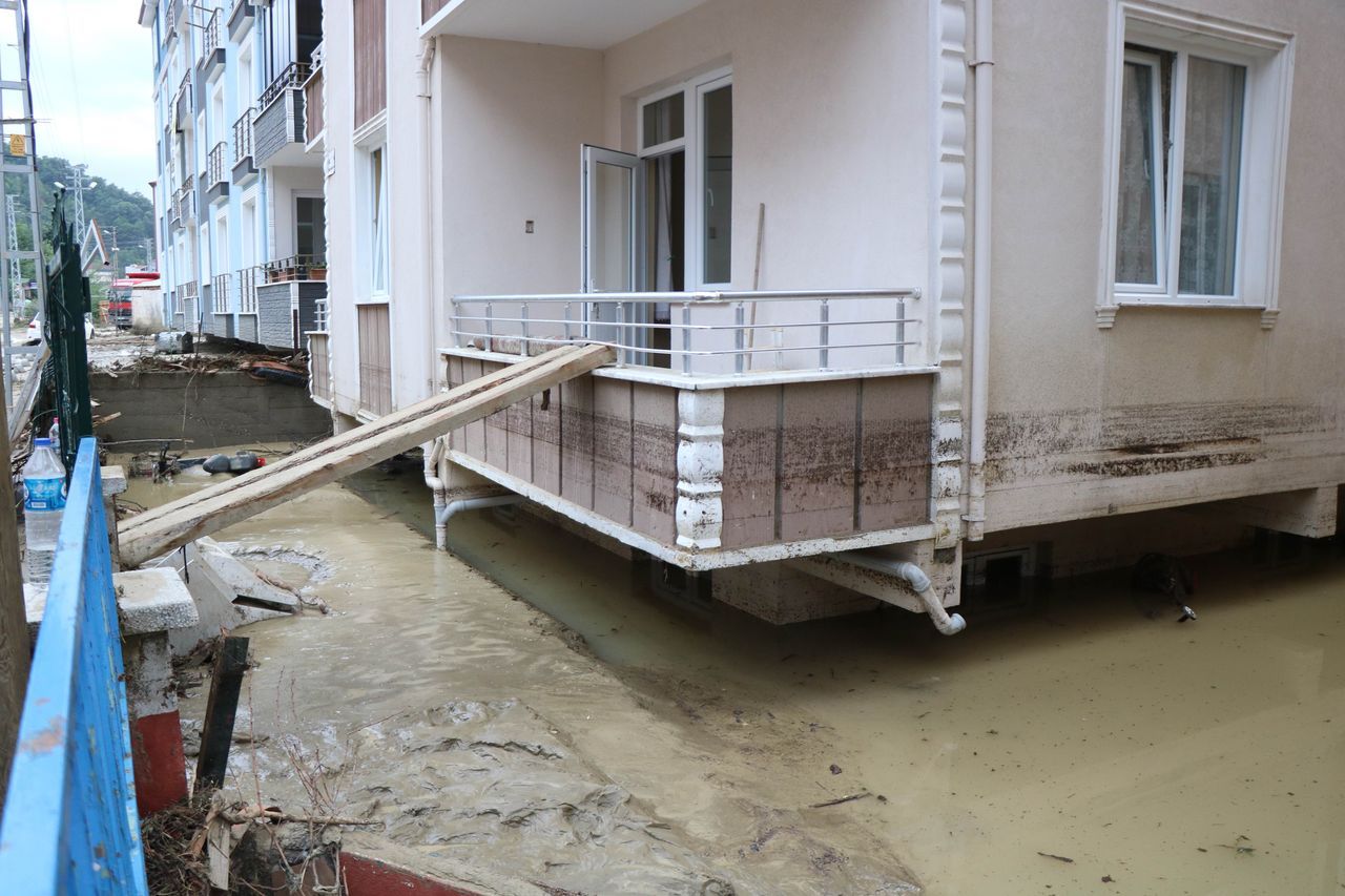 Sel suları çekildi, felaketin boyutu ortaya çıktı 9