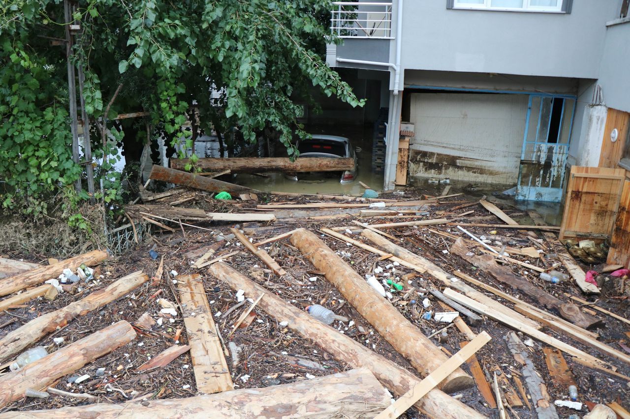 Sel suları çekildi, felaketin boyutu ortaya çıktı 13