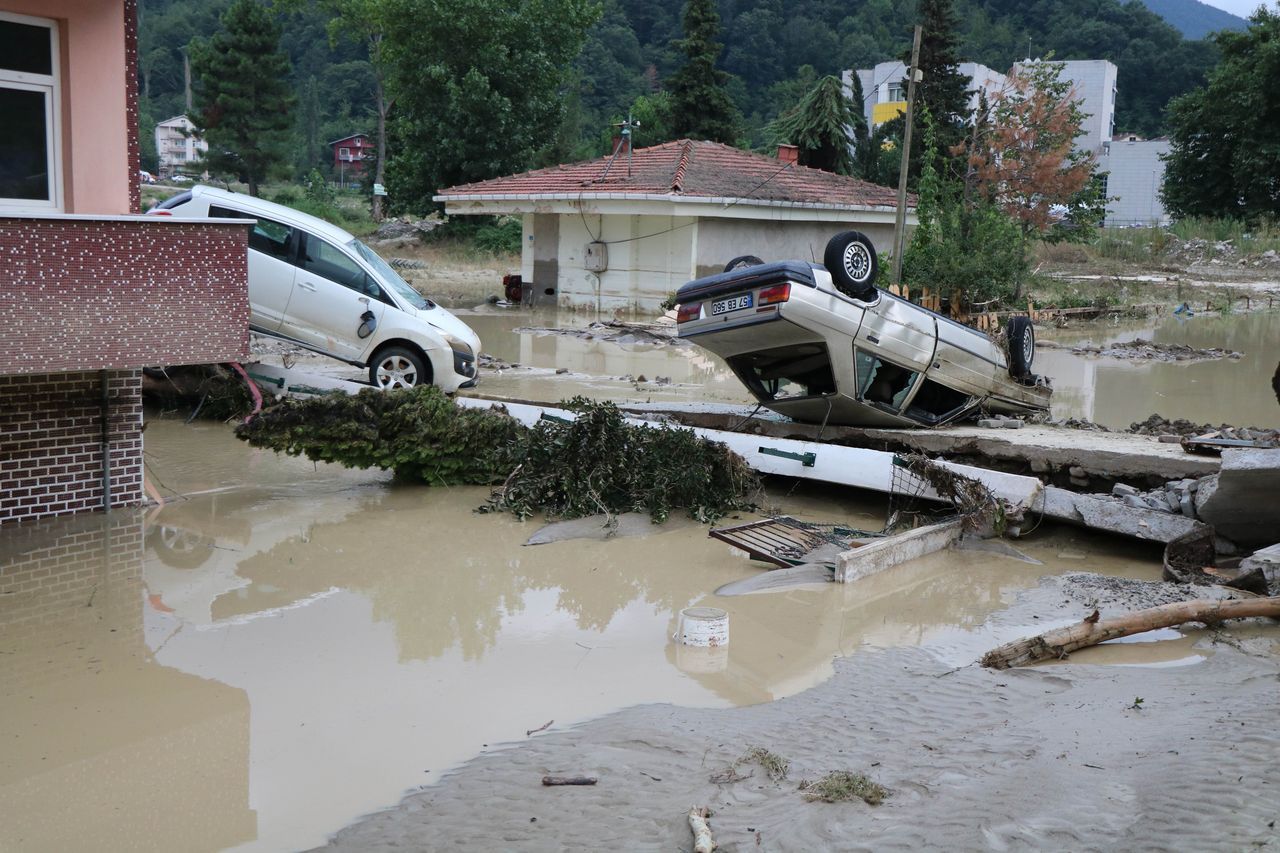 Sel suları çekildi, felaketin boyutu ortaya çıktı 15