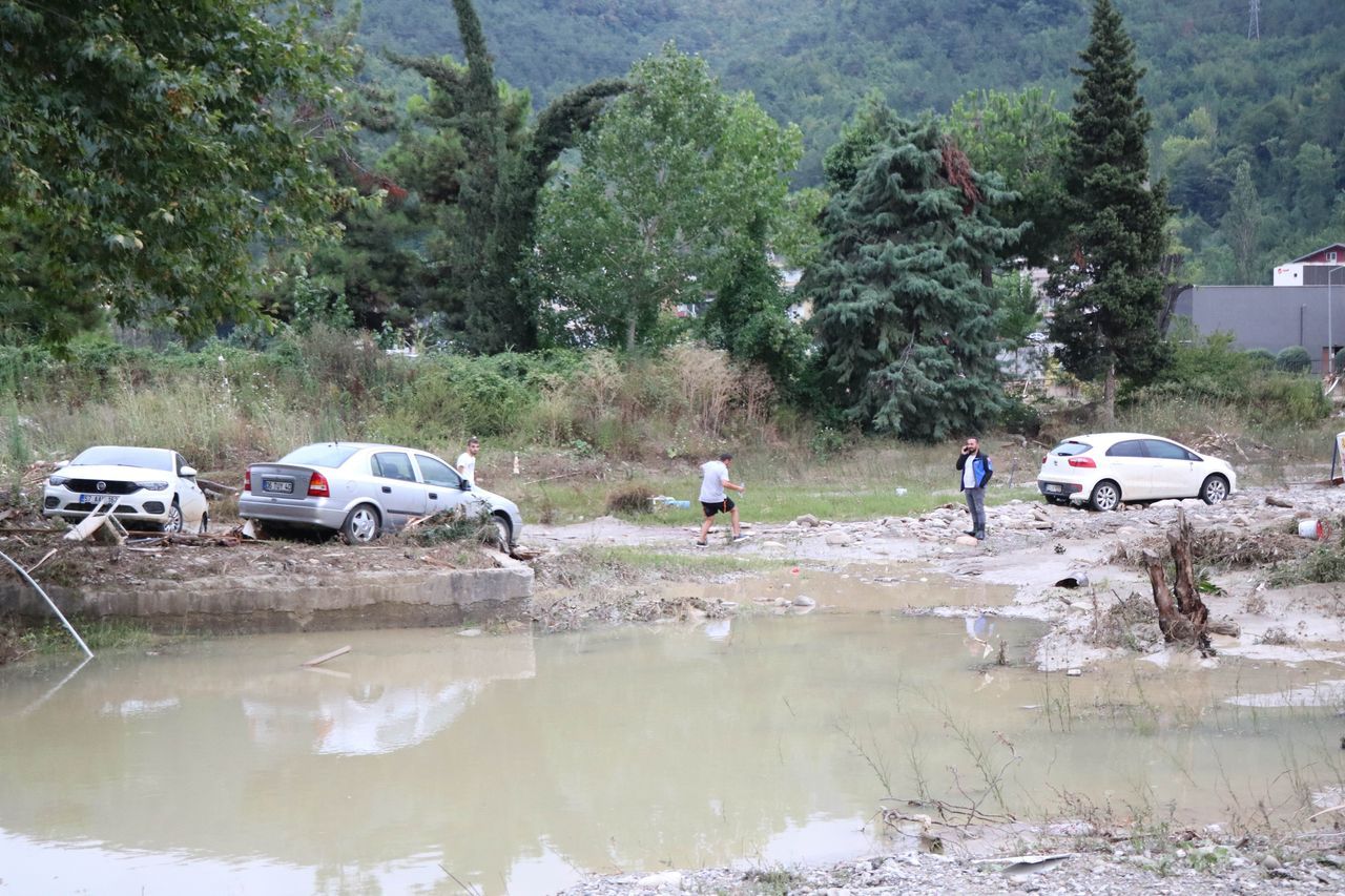 Sel suları çekildi, felaketin boyutu ortaya çıktı 17