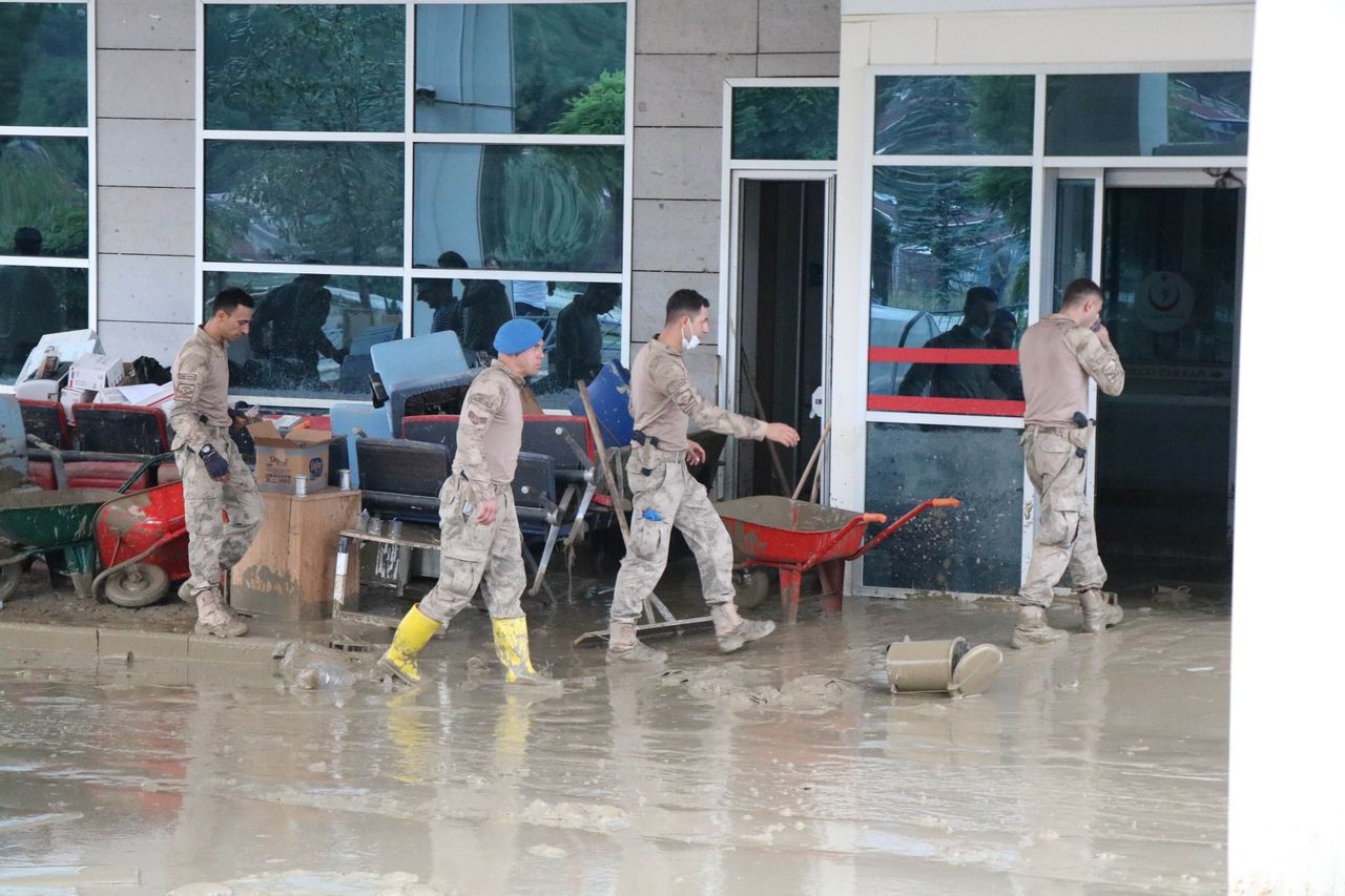 Sel suları çekildi, felaketin boyutu ortaya çıktı 19
