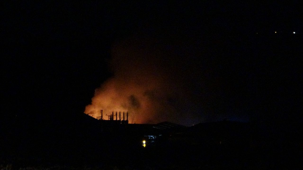 Bursa'da sıcak gece! Palet fabrikası küle döndü 6