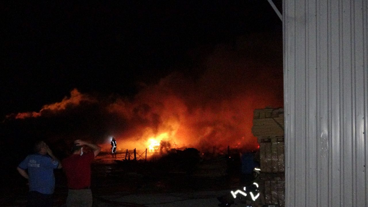 Bursa'da sıcak gece! Palet fabrikası küle döndü 13