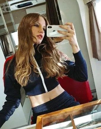Serenay Sarıkaya'dan haftalar sonra unutulmaz pozlar geldi! 9