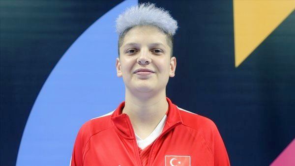 Ebrar Karakurt'un Instagram'daki kız arkadaş paylaşımı sosyal medyayı salladı 6