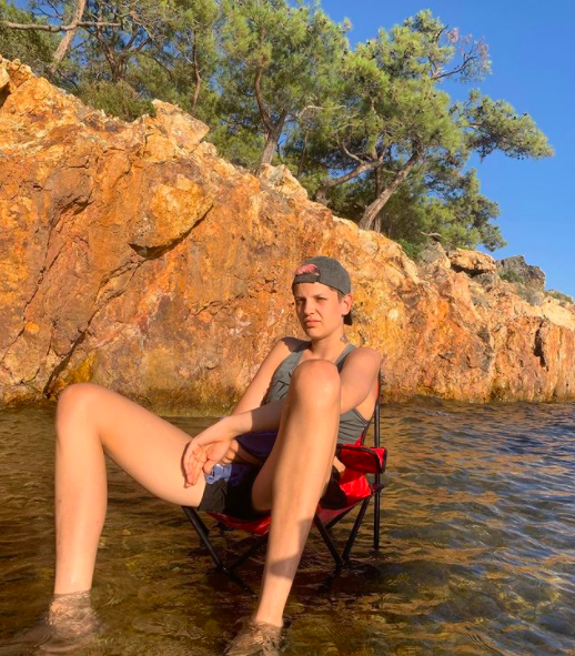 Ebrar Karakurt'un Instagram'daki kız arkadaş paylaşımı sosyal medyayı salladı 7