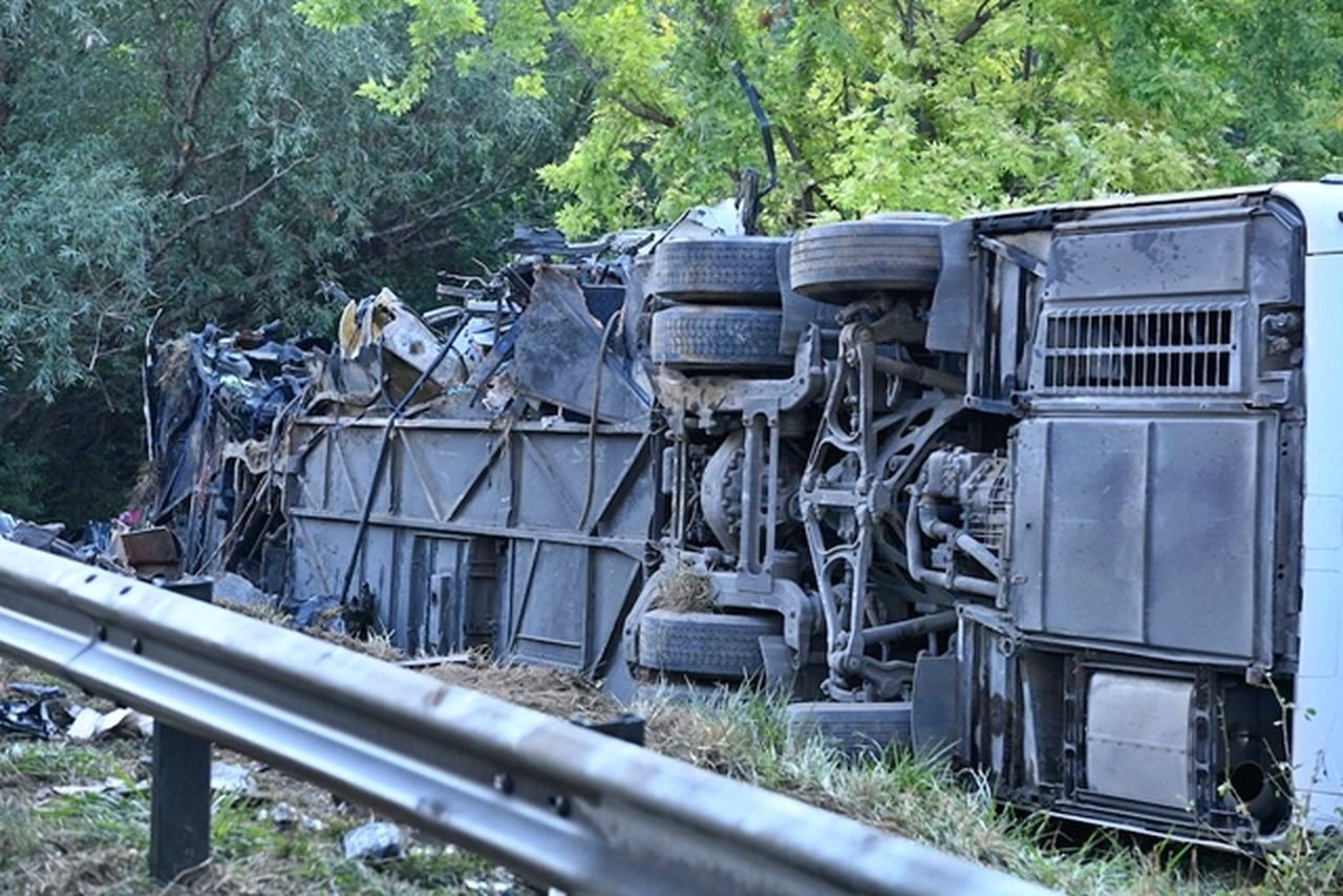Korku filmi gibi trafik kazası: Yolcu otobüsü kontrolden çıktı! 1