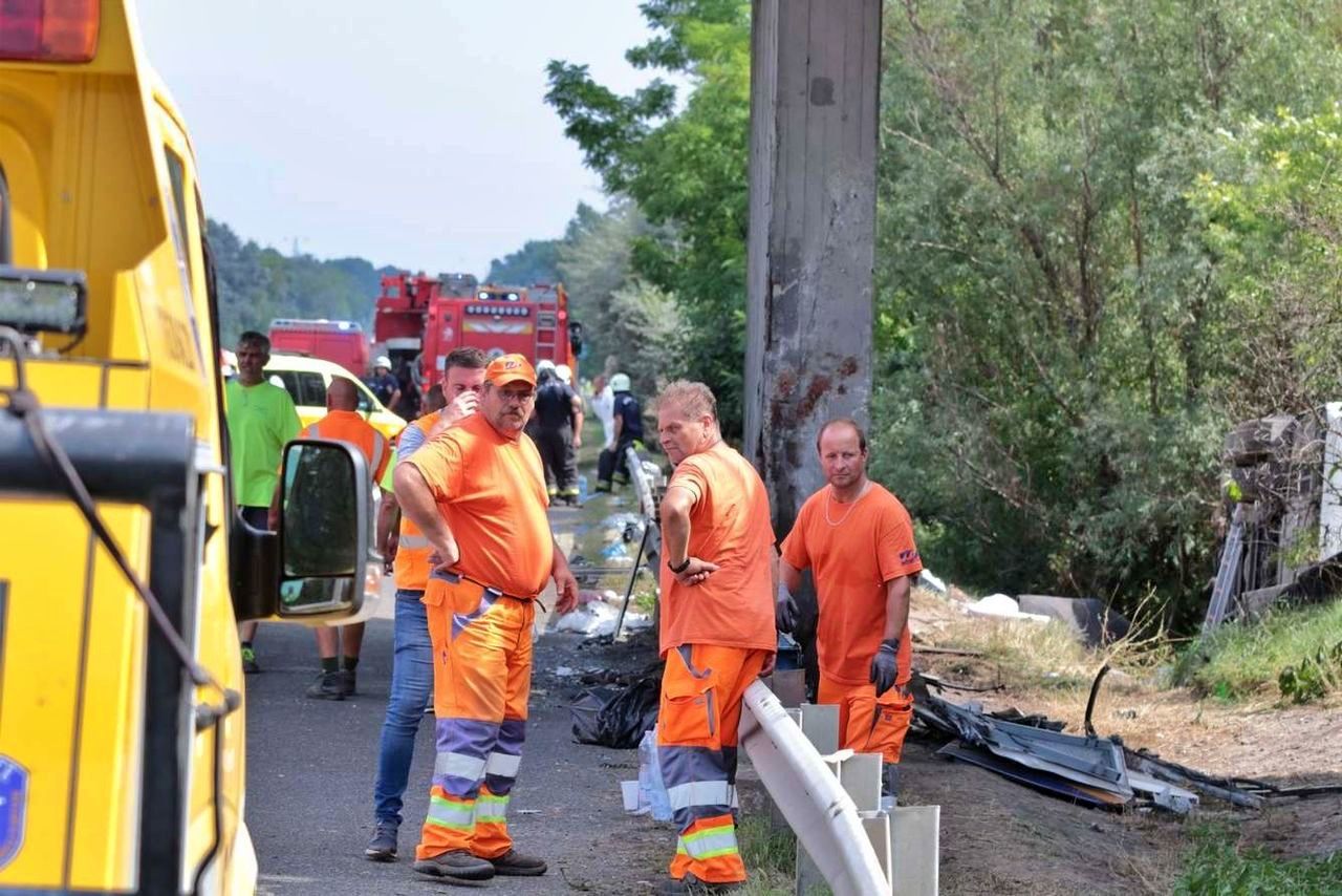 Korku filmi gibi trafik kazası: Yolcu otobüsü kontrolden çıktı! 7
