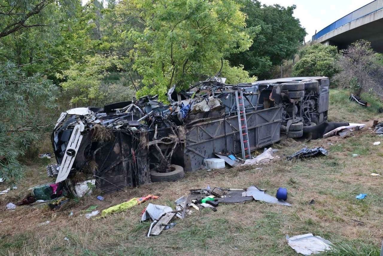 Korku filmi gibi trafik kazası: Yolcu otobüsü kontrolden çıktı! 4