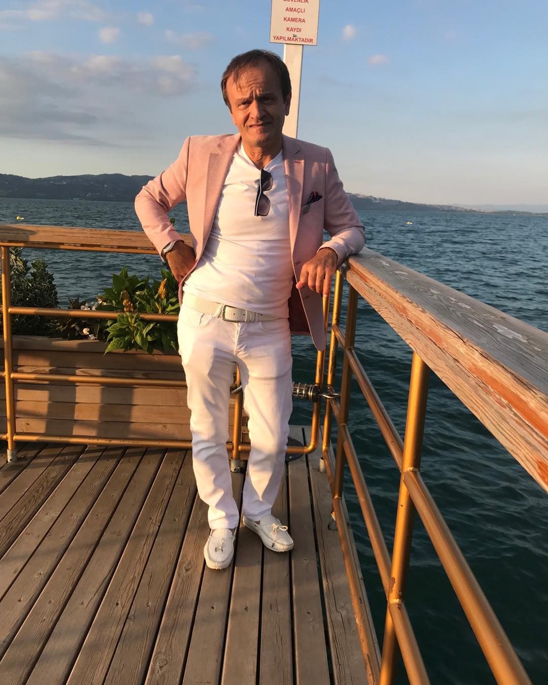 Cenazede tepki çeken olay! Hayatını kaybeden 'Cimilli İbo' lakaplı şarkıcı İbrahim Özer son yolculuğuna uğurlandı 6
