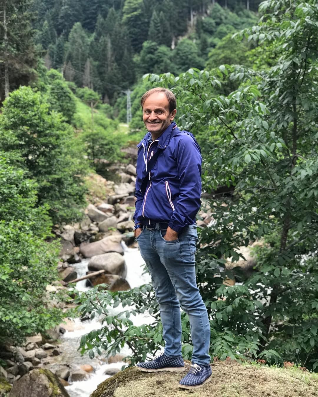 Cenazede tepki çeken olay! Hayatını kaybeden 'Cimilli İbo' lakaplı şarkıcı İbrahim Özer son yolculuğuna uğurlandı 7