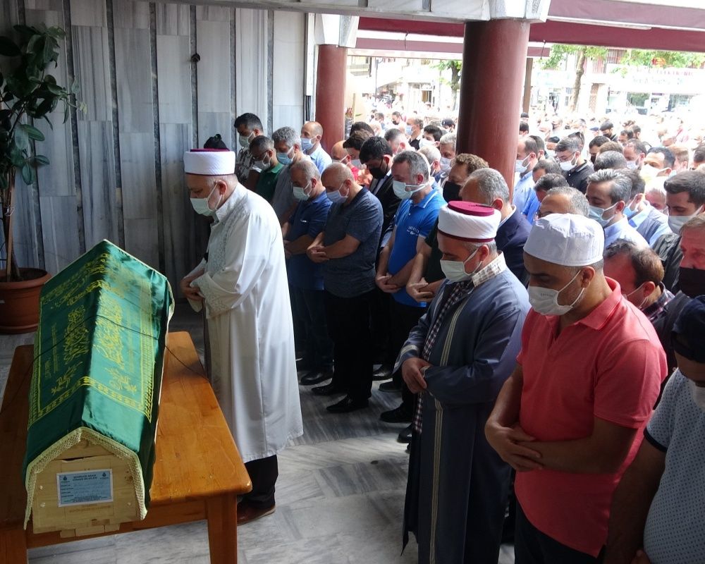 Cenazede tepki çeken olay! Hayatını kaybeden 'Cimilli İbo' lakaplı şarkıcı İbrahim Özer son yolculuğuna uğurlandı 34