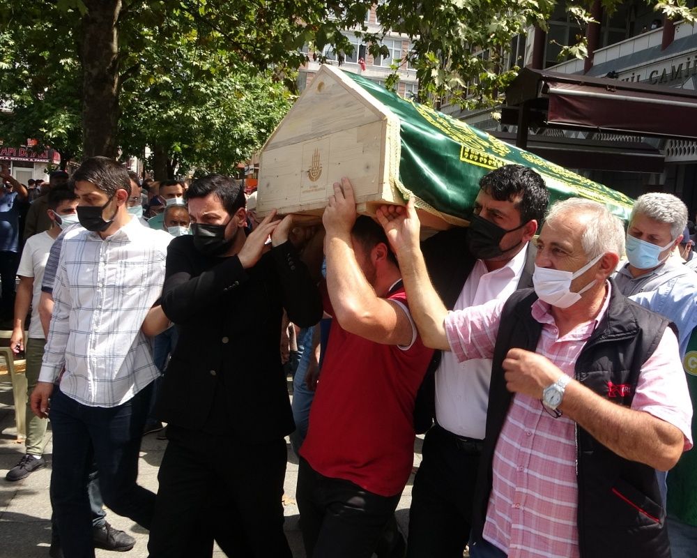 Cenazede tepki çeken olay! Hayatını kaybeden 'Cimilli İbo' lakaplı şarkıcı İbrahim Özer son yolculuğuna uğurlandı 22