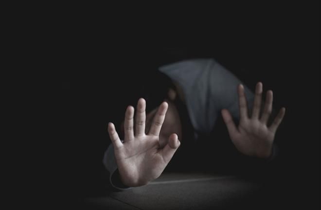 Köle olarak satın aldığı 8 yaşındaki kızı istismar eden sapığa 18 yıl hapis cezası! 6