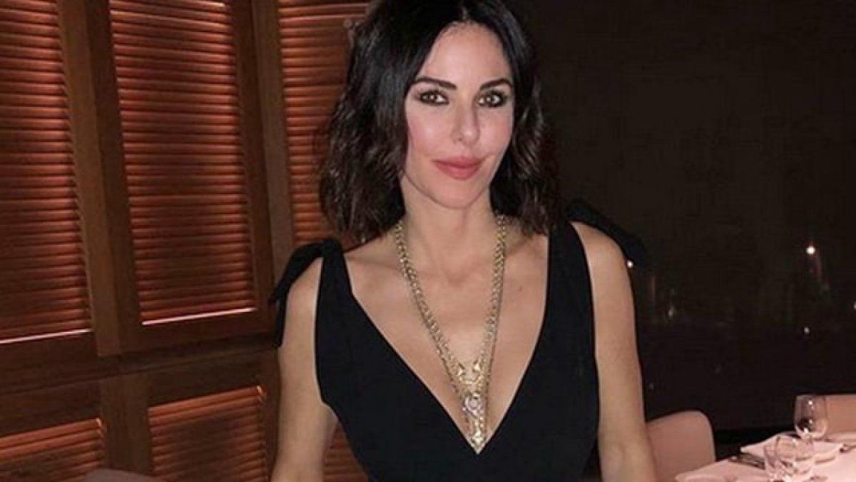 Defne Samyeli'den görülmemiş hareket! Sahne provasına bikini ile katıldı! İddialı pozları olay oldu! 1