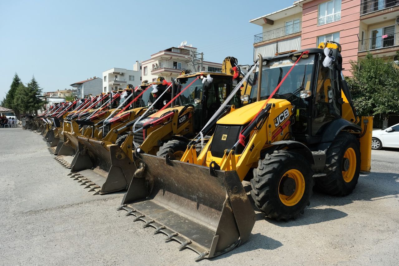 Böyle düğün konvoyu görülmedi! Damat, gelini 11 kepçe ile aldı 3
