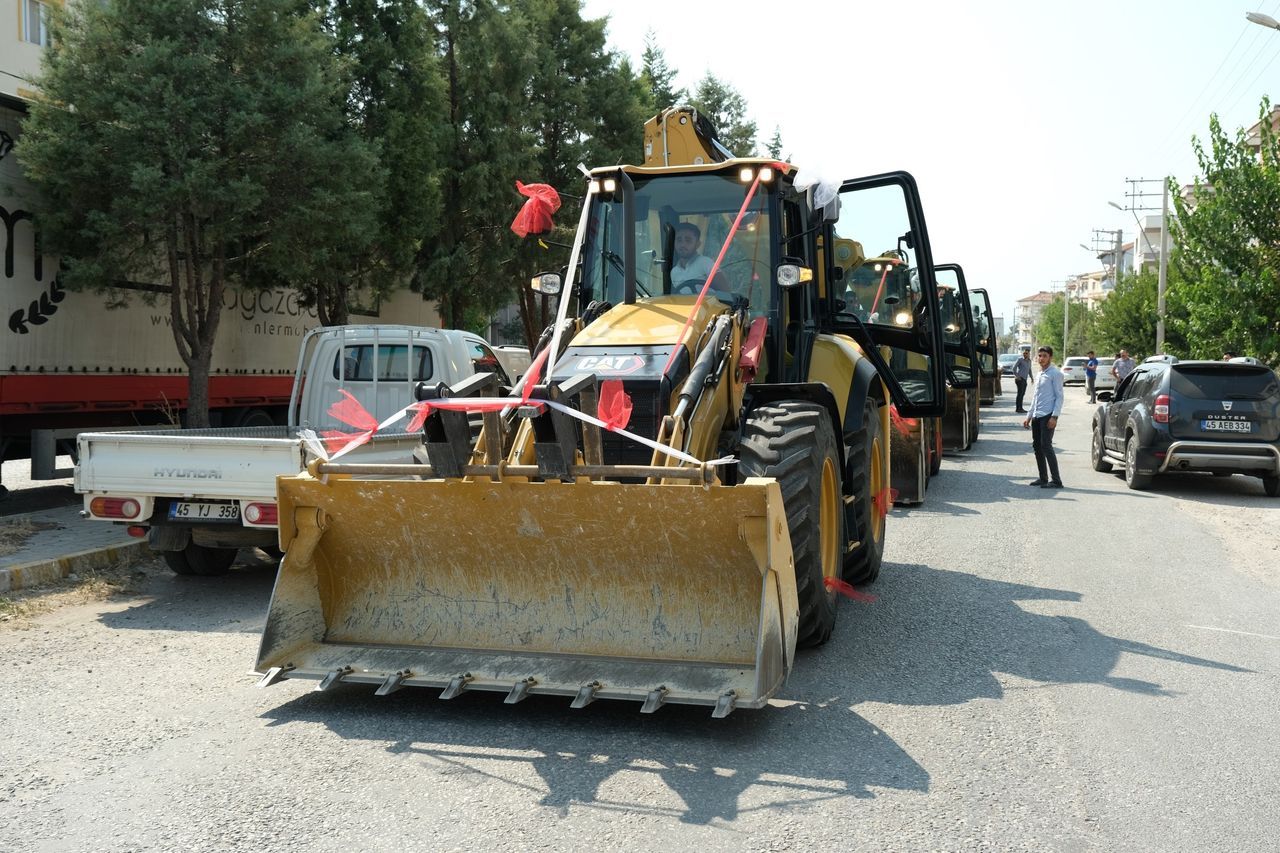 Böyle düğün konvoyu görülmedi! Damat, gelini 11 kepçe ile aldı 5