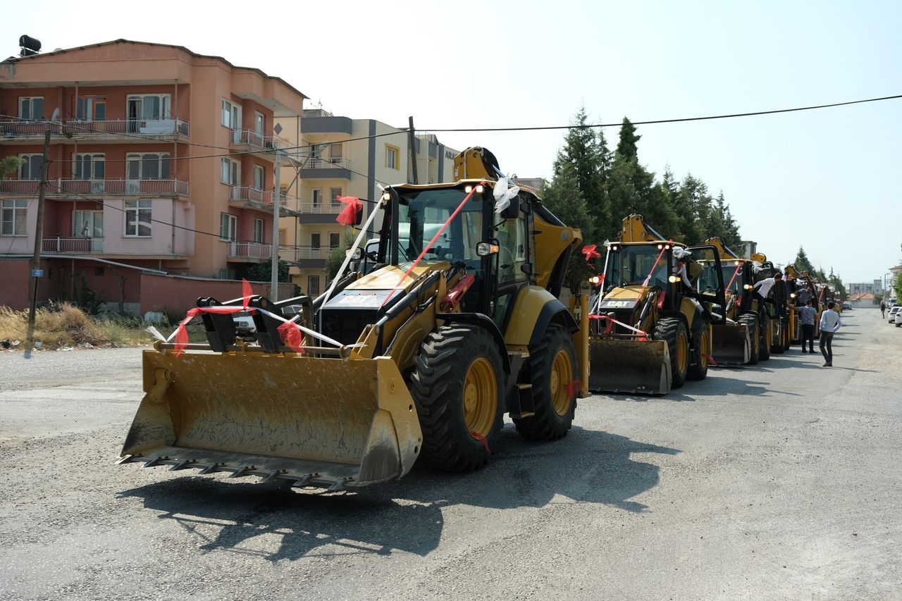 Böyle düğün konvoyu görülmedi! Damat, gelini 11 kepçe ile aldı 6