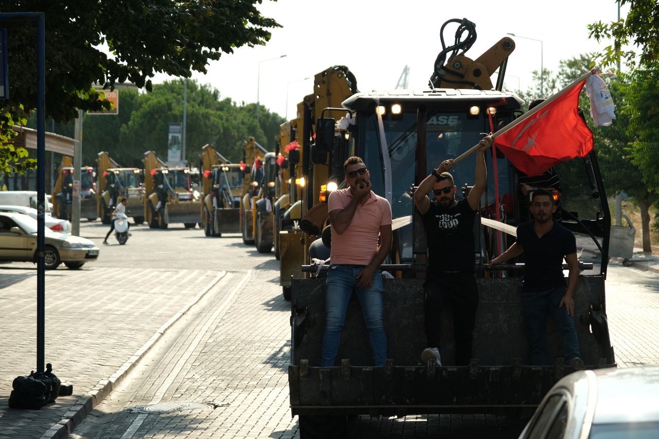 Böyle düğün konvoyu görülmedi! Damat, gelini 11 kepçe ile aldı 16