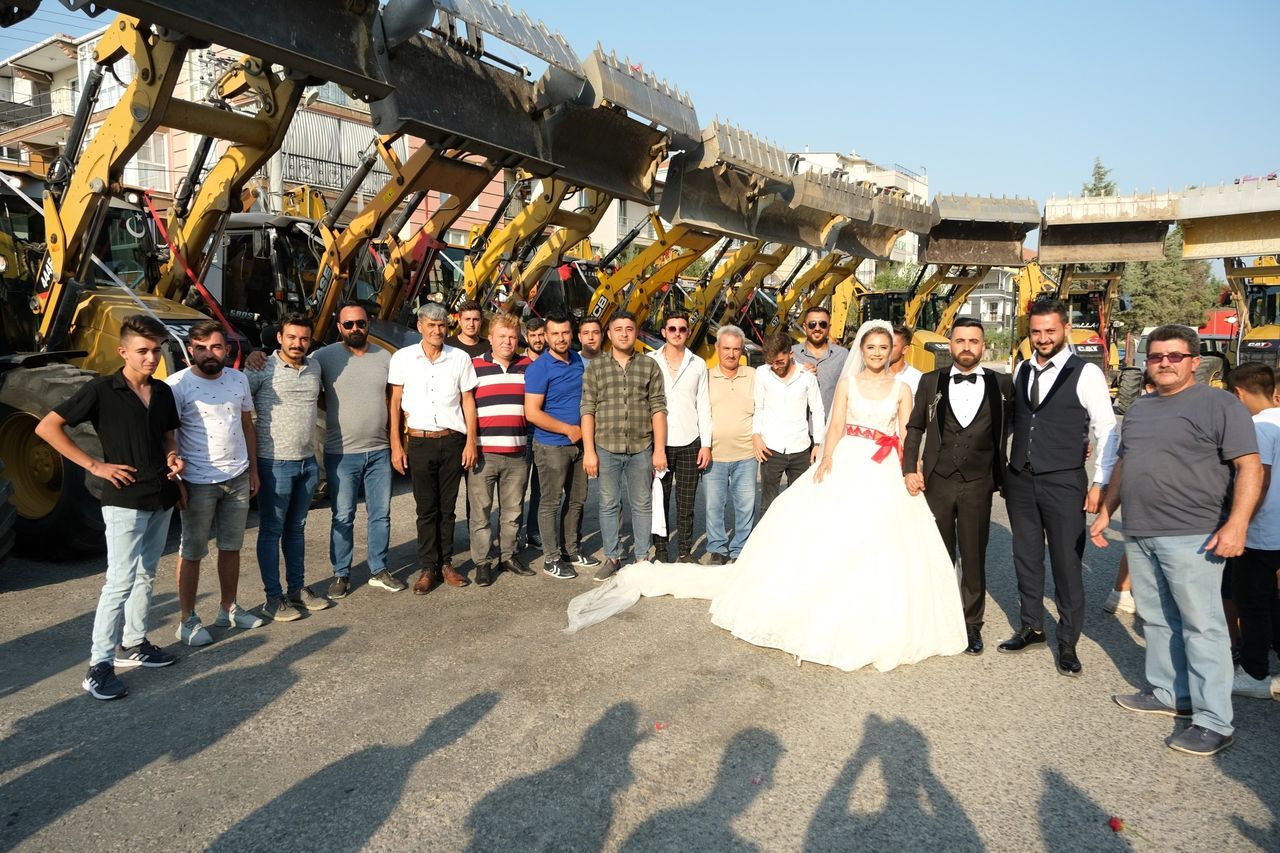 Böyle düğün konvoyu görülmedi! Damat, gelini 11 kepçe ile aldı 18