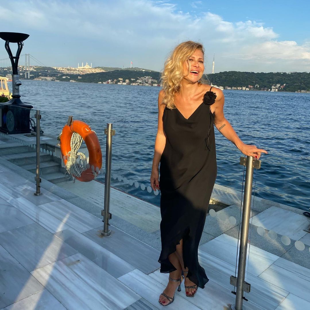 Çocuklar Duymasın oyuncusu Melek Şahin son haliyle şaşırttı! Çaycı Hüseyin'in Emine'si sosyal medyada gündem oldu 13