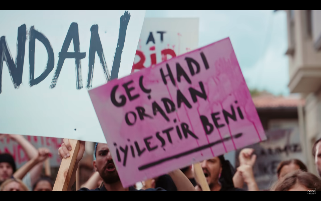 Ne yapsa olmuyor! Aleyna Tilki'nin Sır klibi hüsrana uğrattı 22