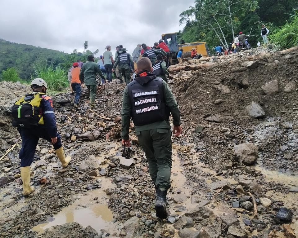 Venezuela’da toprak kayması! Çok sayıda kişi hayatını kaybetti 6