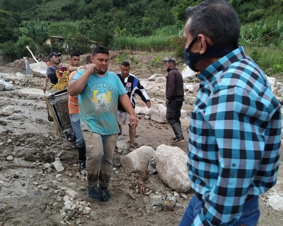 Venezuela’da toprak kayması! Çok sayıda kişi hayatını kaybetti 8