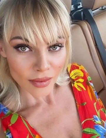 Seray Sever bu kez bikinisi ile şov yaptı! Yaşıtlarına taş çıkartıyor! 5