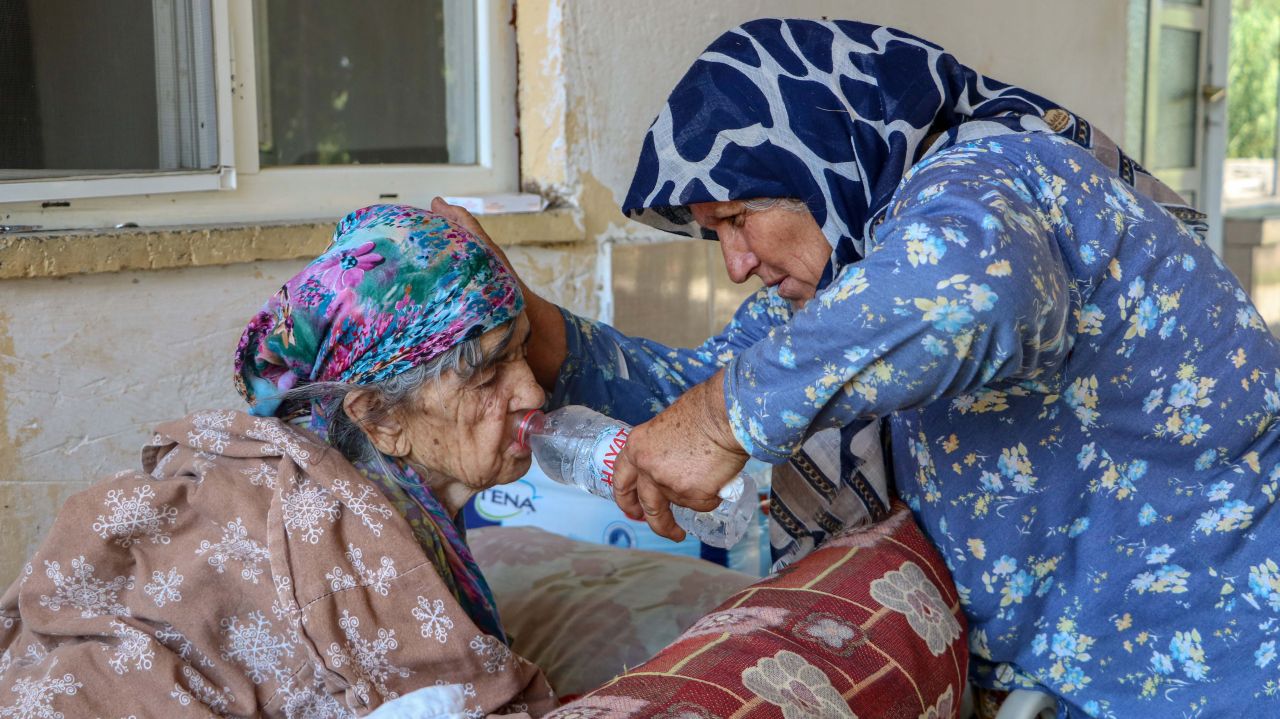 Fatma Teyze yeni evine kavuşuyor! Demet Akalın müjdeyi sosyal medyadan verdi 9
