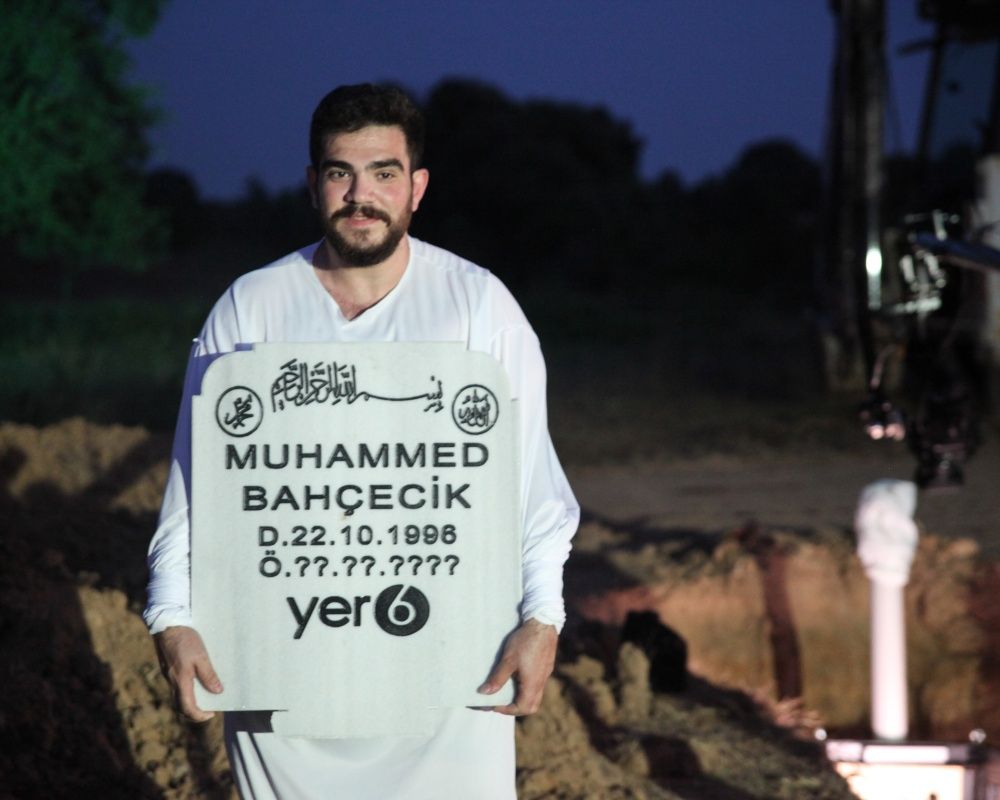 Youtuber genç Muhammed Bahçecik tıklanma uğruna kefen giyip tabutla gömüldü 8