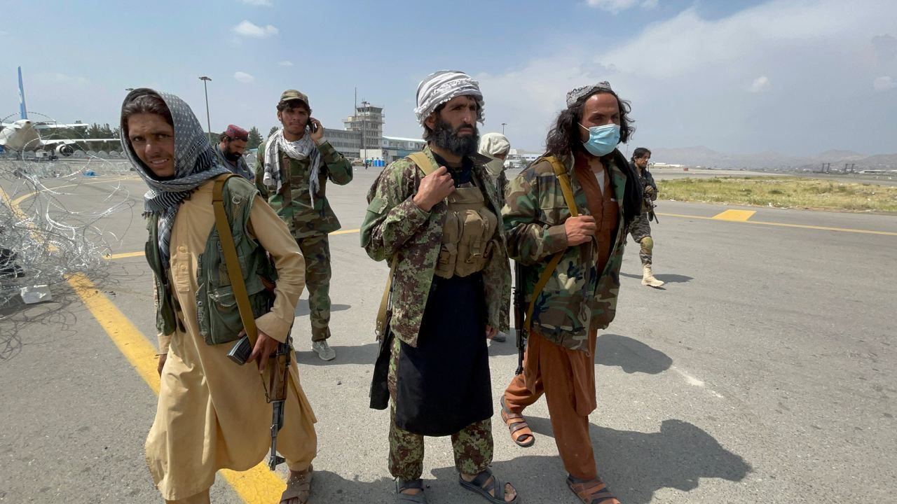Kabil Havalimanı'nın kontrolü Taliban'a geçti 2