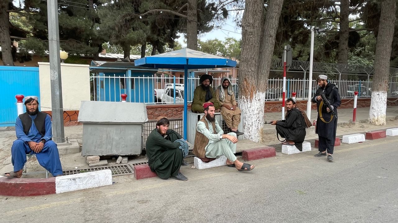 Kabil Havalimanı'nın kontrolü Taliban'a geçti 10