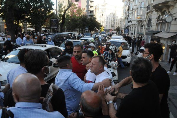 Büyük saygısızlık! Ferhan Şensoy'un cenaze törenindeki çirkin saldırıda flaş gelişme! Kendilerini böyle savundular... 12