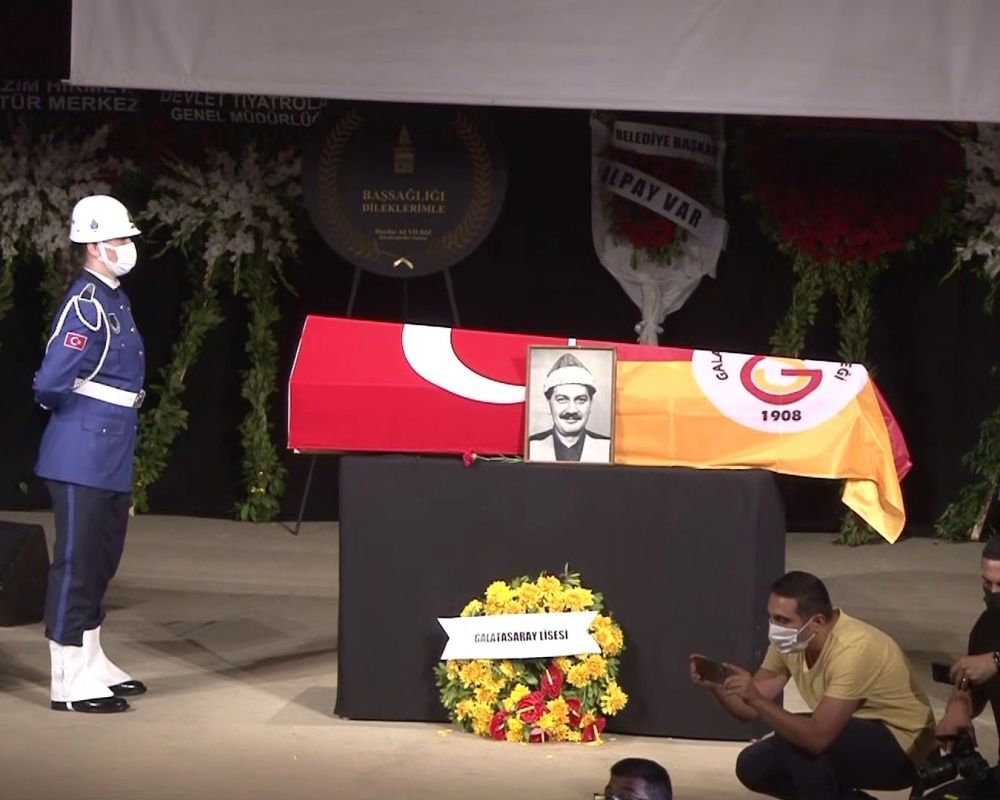 Büyük saygısızlık! Ferhan Şensoy'un cenaze törenindeki çirkin saldırıda flaş gelişme! Kendilerini böyle savundular... 2