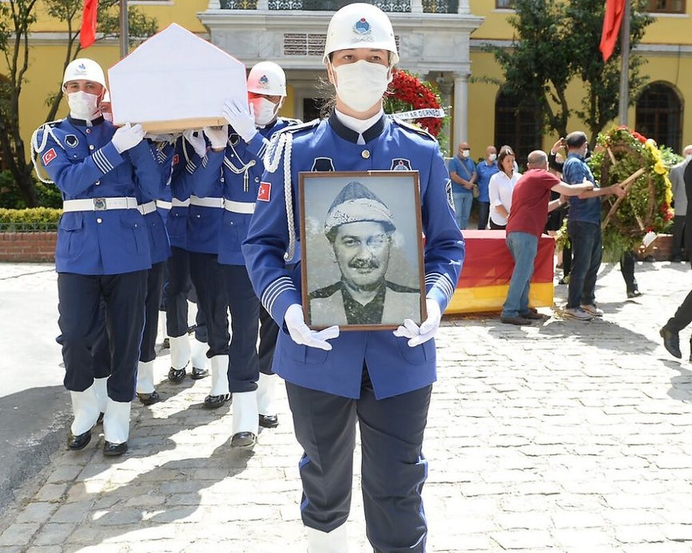 Büyük saygısızlık! Ferhan Şensoy'un cenaze törenindeki çirkin saldırıda flaş gelişme! Kendilerini böyle savundular... 20