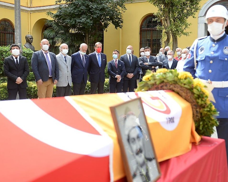Büyük saygısızlık! Ferhan Şensoy'un cenaze törenindeki çirkin saldırıda flaş gelişme! Kendilerini böyle savundular... 31