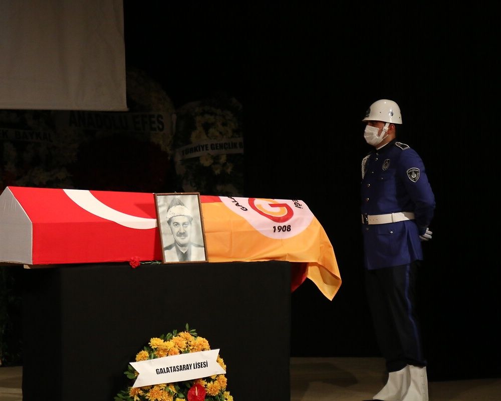 Büyük saygısızlık! Ferhan Şensoy'un cenaze törenindeki çirkin saldırıda flaş gelişme! Kendilerini böyle savundular... 24