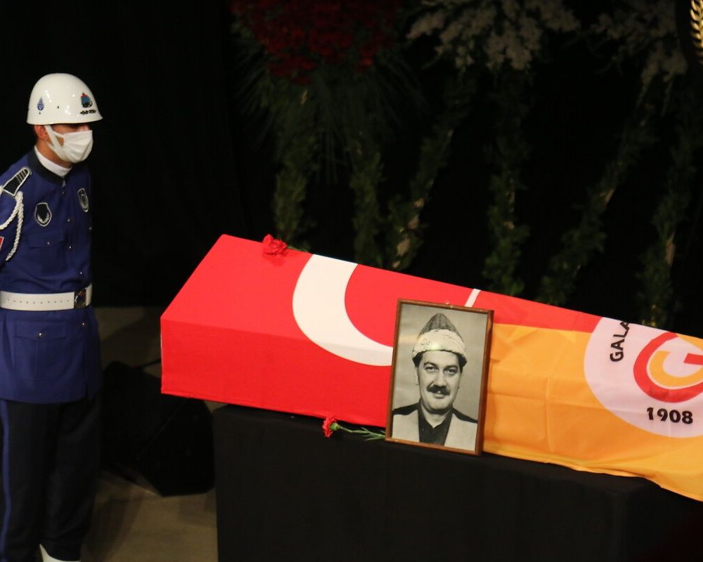 Büyük saygısızlık! Ferhan Şensoy'un cenaze törenindeki çirkin saldırıda flaş gelişme! Kendilerini böyle savundular... 32