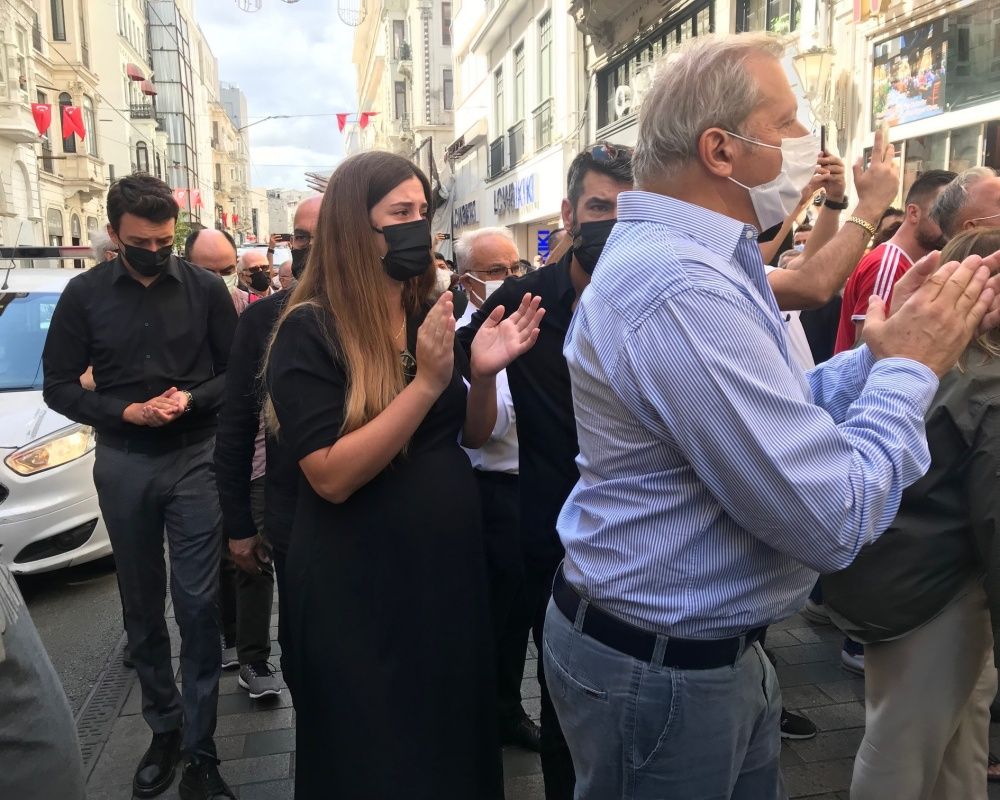 Büyük saygısızlık! Ferhan Şensoy'un cenaze törenindeki çirkin saldırıda flaş gelişme! Kendilerini böyle savundular... 45
