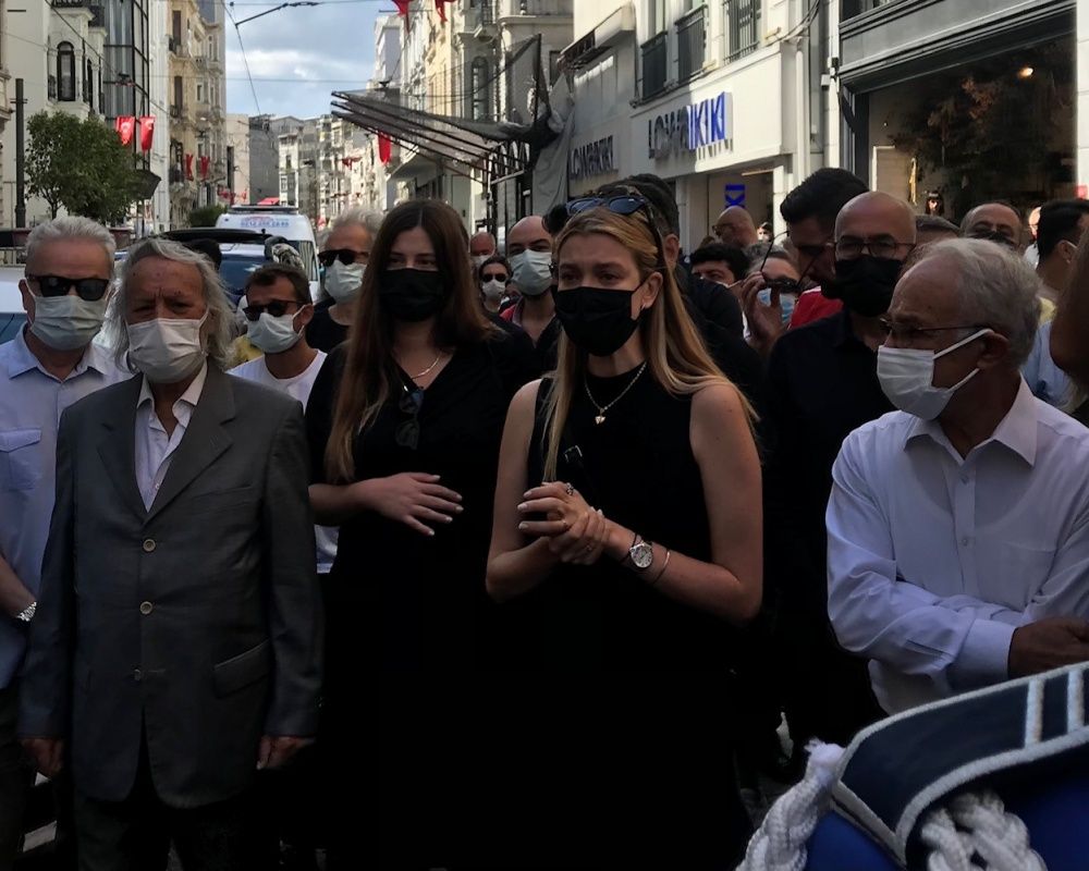Büyük saygısızlık! Ferhan Şensoy'un cenaze törenindeki çirkin saldırıda flaş gelişme! Kendilerini böyle savundular... 41
