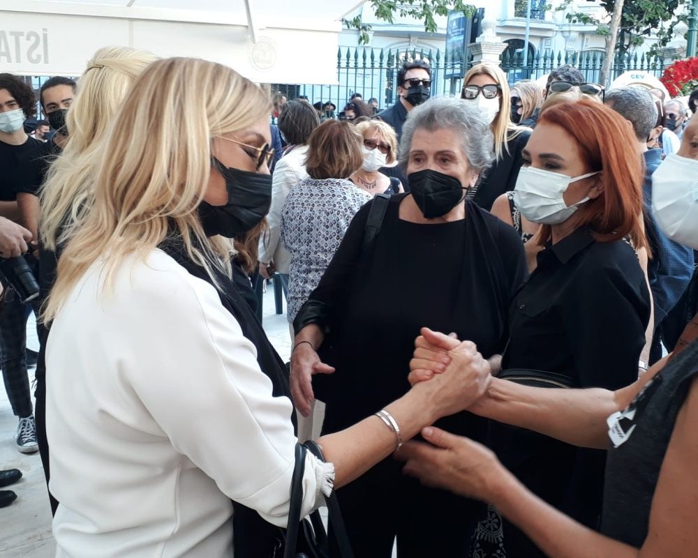 Büyük saygısızlık! Ferhan Şensoy'un cenaze törenindeki çirkin saldırıda flaş gelişme! Kendilerini böyle savundular... 7