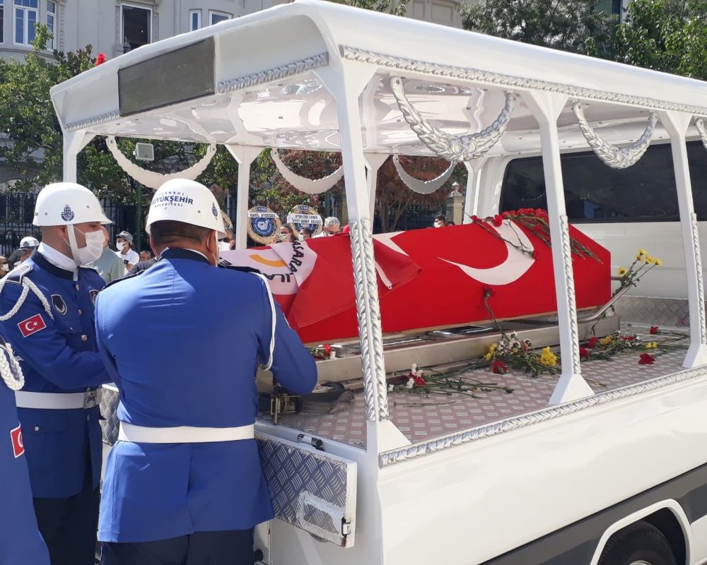 Büyük saygısızlık! Ferhan Şensoy'un cenaze törenindeki çirkin saldırıda flaş gelişme! Kendilerini böyle savundular... 55