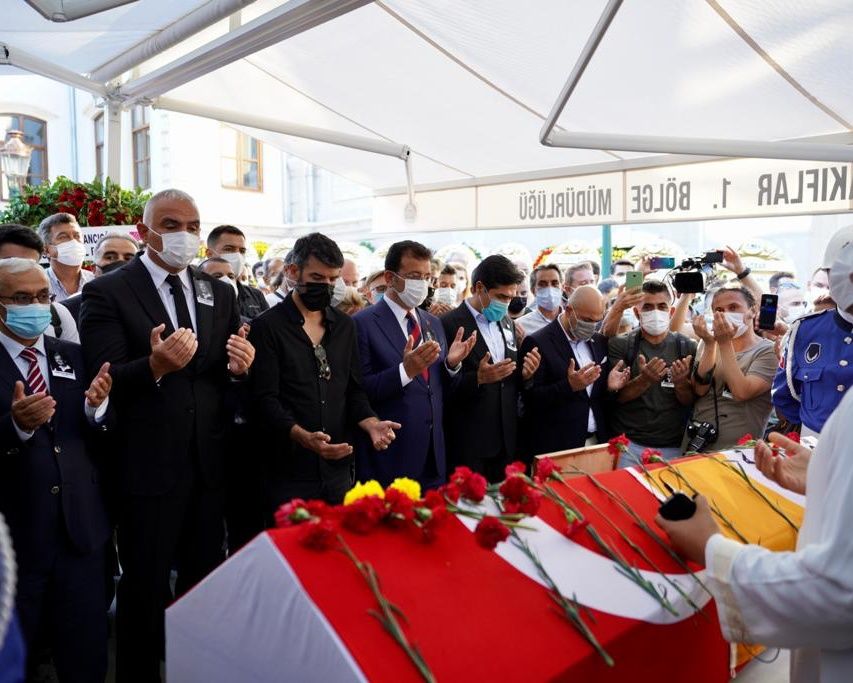 Büyük saygısızlık! Ferhan Şensoy'un cenaze törenindeki çirkin saldırıda flaş gelişme! Kendilerini böyle savundular... 27