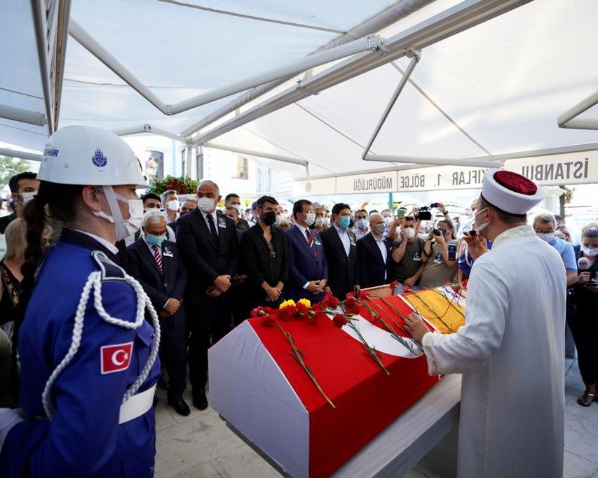 Büyük saygısızlık! Ferhan Şensoy'un cenaze törenindeki çirkin saldırıda flaş gelişme! Kendilerini böyle savundular... 61