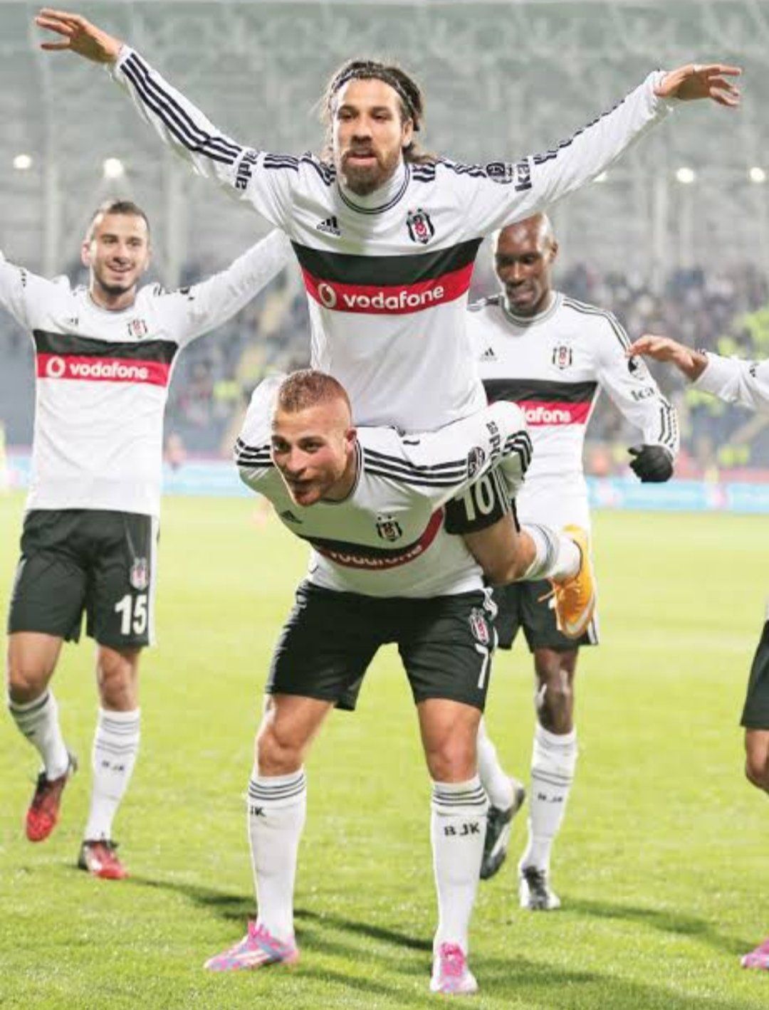 Milli futbolcu Olcay Şahan futbolu bıraktı 6