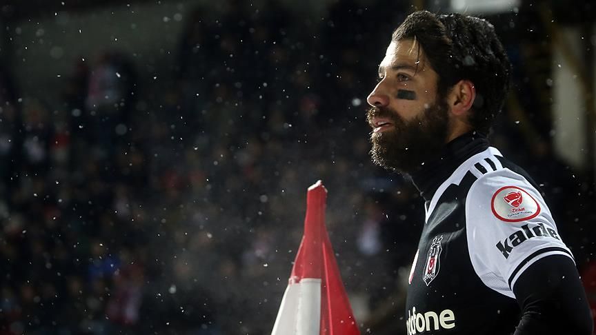 Milli futbolcu Olcay Şahan futbolu bıraktı 9