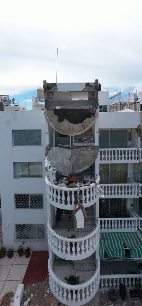 7.1 büyüklüğündeki depremin yıkımı ortaya çıktı 8